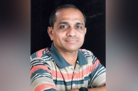 शुद्धलेखनाचा आग्रह धरणारे मराठी भाषातज्ज्ञ अरुण फडके यांचं निधन