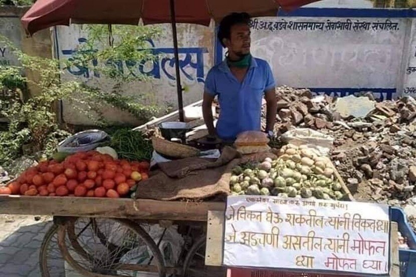 …अडचणीत असाल तर मोफत न्या ! मनाची श्रीमंती दाखवणाऱ्या मराठमोळ्या भाजीवाल्याची गोष्ट