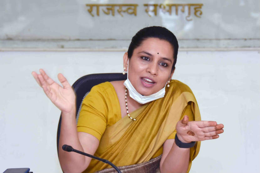 निधी चौधरी, जिल्हाधिकारी, रायगड