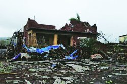 वादळाच्या तडाख्याने मंडणगडमध्ये घरे भुईसपाट