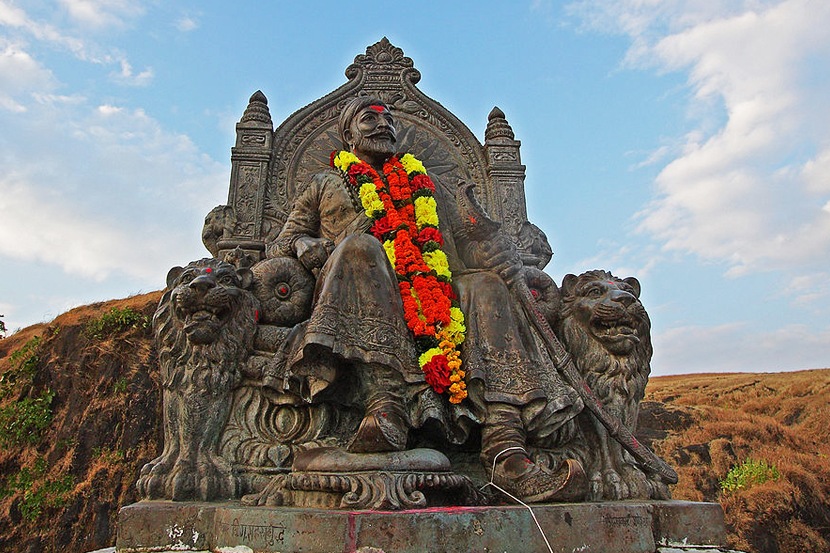 “छत्रपती शिवाजी महाराजांनी घालून दिलेला आदर्श महाराष्ट्राला सदैव प्रेरणा देत राहील”