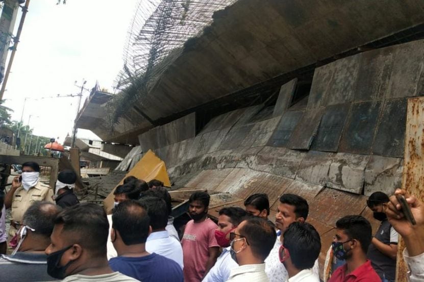 कणकवलीत मुंबई-गोवा महामार्गावर पुलाचा स्लॅब कोसळला