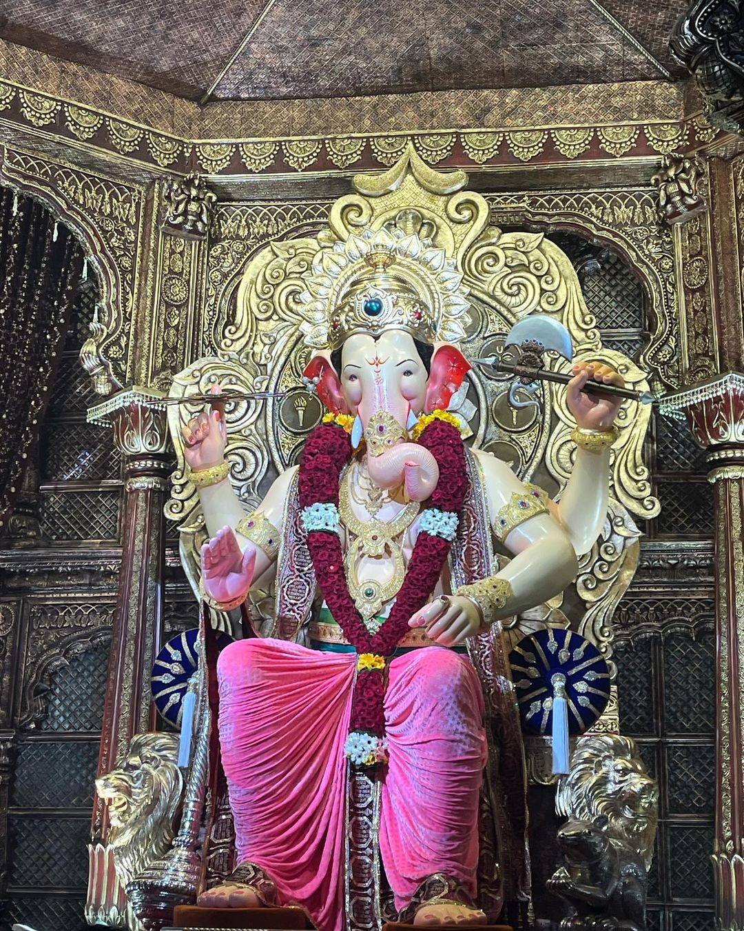 Lalbaugcha Raja Photos