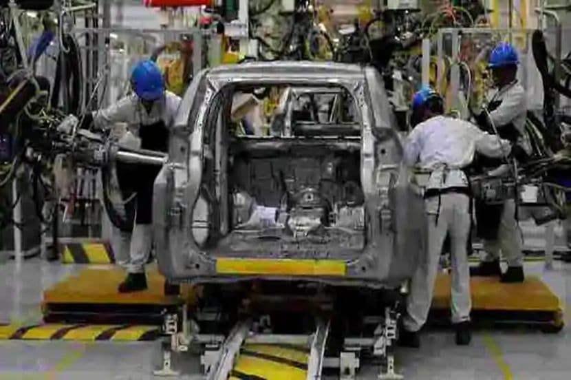 File photo of workers assembling a Mitsubishi Pajero at a Mitsubishi car factory. (REUTERS)

 