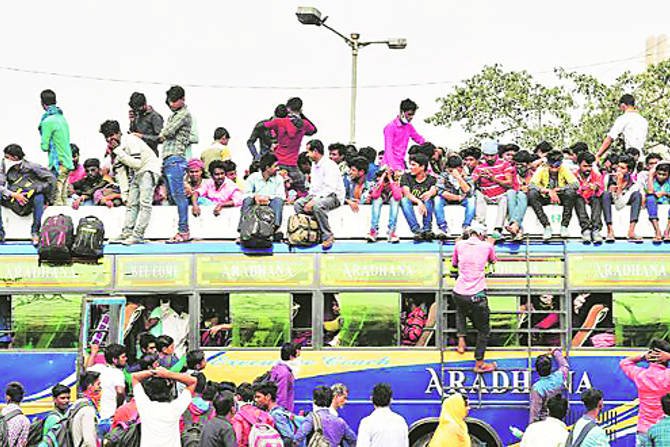 आता तरी या कष्टकऱ्यांना खरे उत्पादक व इमारतींचेच नव्हे तर देशहिताचे निर्माते म्हणून मान्यता द्यावी. 