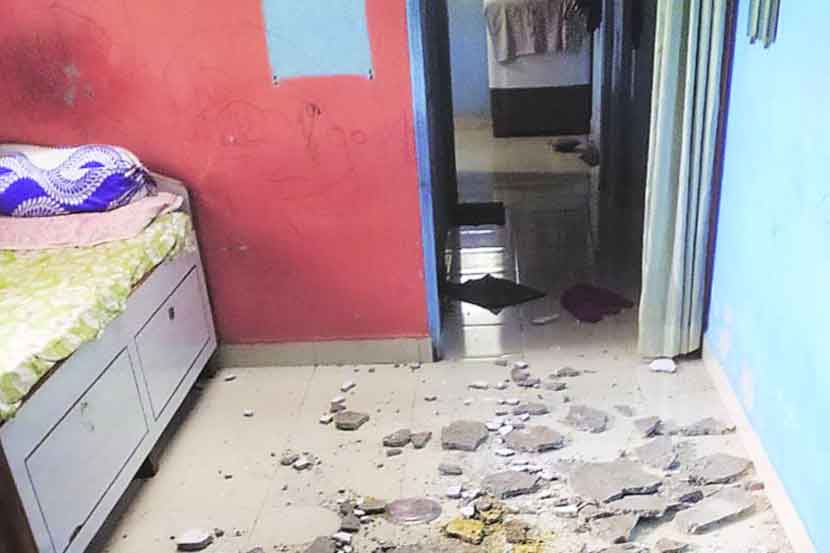अग्निशमन दलाच्या जवानांची स्वसंरक्षणासाठीच लढाई