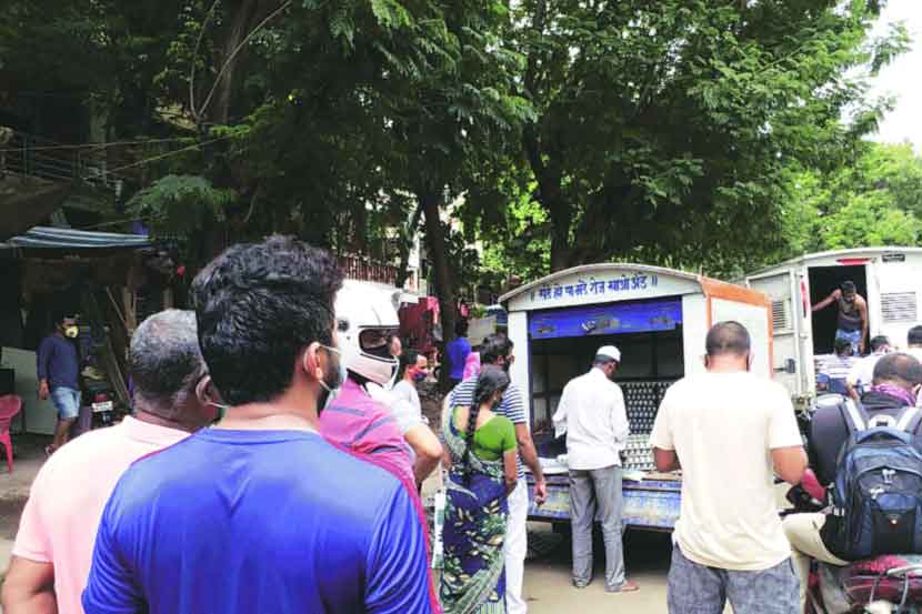 संभ्रमामुळे नागरिकांची गर्दी