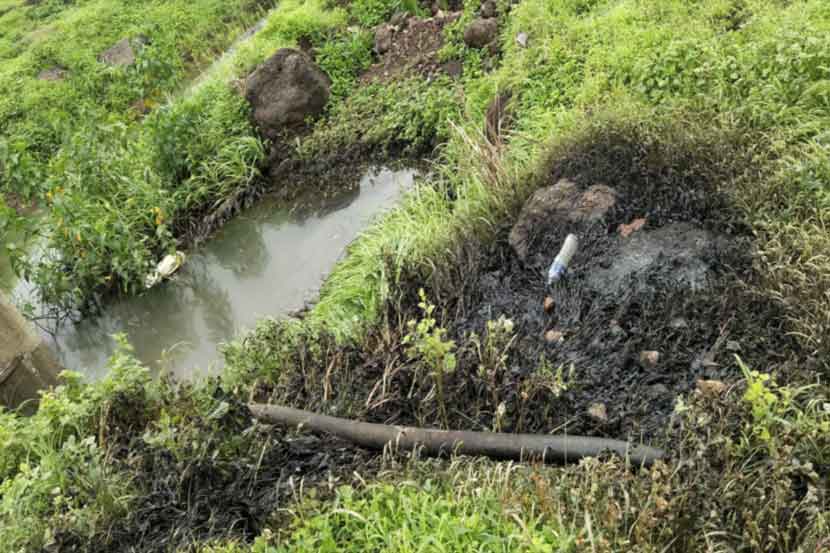 भरवस्तीत टाकाऊ रसायन सोडण्याचा प्रकार