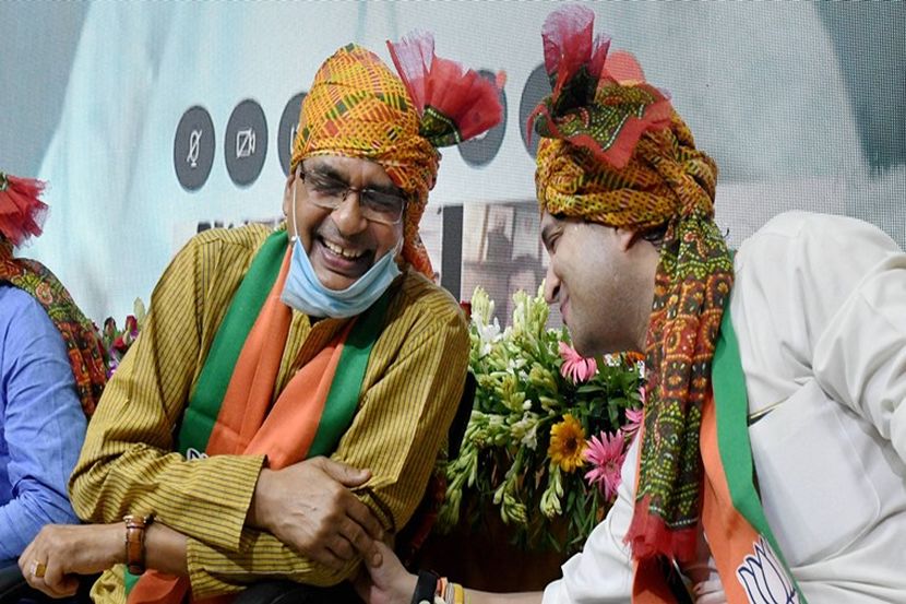 मध्य प्रदेशचे मुख्यमंत्री शिवराज सिंह चौहान व ज्योतिरादित्य शिंदे. (फोटो-इंडियन एक्स्प्रेस)
