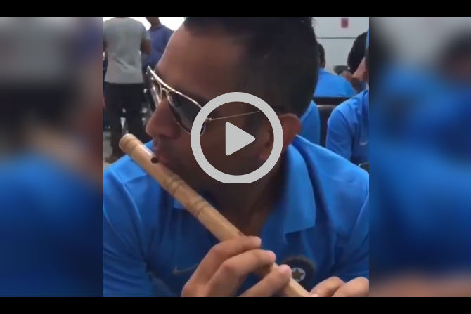 Janmashtami Special : CSKने शेअर केला धोनीचा बासरी वाजवतानाचा VIDEO