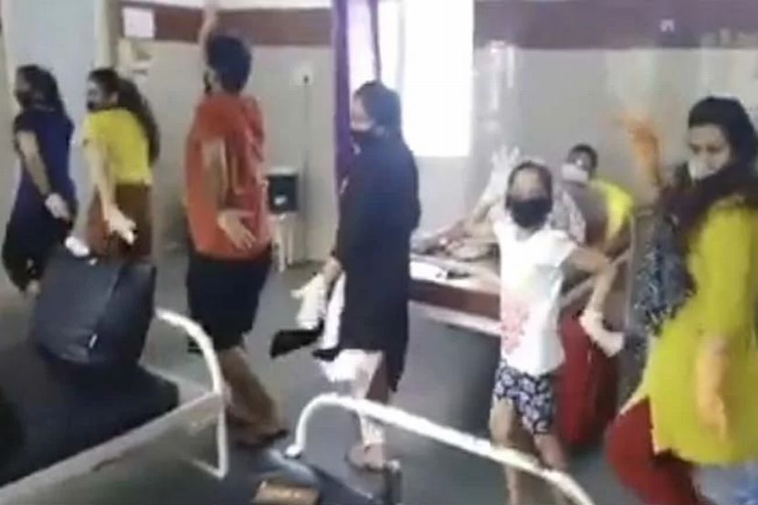Viral Video:…अन् करोनाग्रस्त कुटुंबाने सुशांतच्या ‘छिछोरे’ चित्रपटातील गाण्यावर रुग्णालयातच केला डान्स