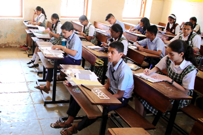 तेजस विद्यालयामध्ये दहावी- बारावीसाठी मराठी, इंग्रजी माध्यम मिळून एकूण चार वर्ग चालतात. प्रत्येक वर्गाला २० ते २५ मुलं असतात.