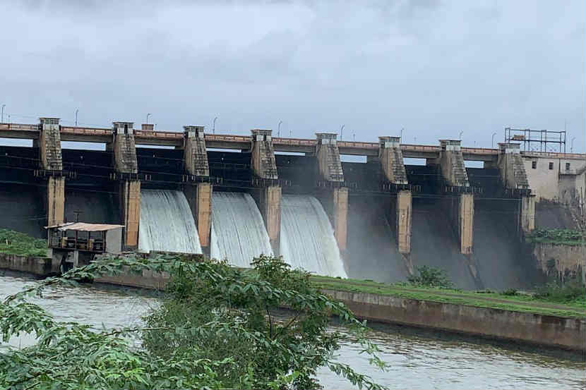 सातारा : वीर धरणातून विसर्ग सुरु करण्यात आला आहे.