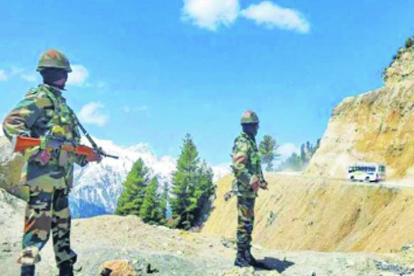 जम्मू-काश्मीर : श्रीनगरमध्ये चकमकीत तीन दहशतवादी ठार