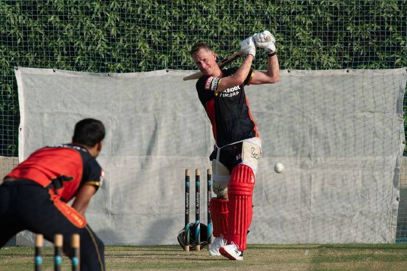 IPL 2020 : मुंबईविरुद्ध सामन्यात RCB ख्रिस मॉरिसशिवाय मैदानात उतरणार !