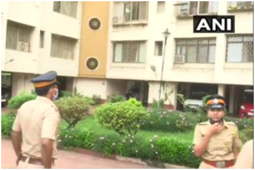 रिया चक्रवर्तीला NCB दिलं समन्स; मुंबई पोलिसांसह टीम पोहचली घरी