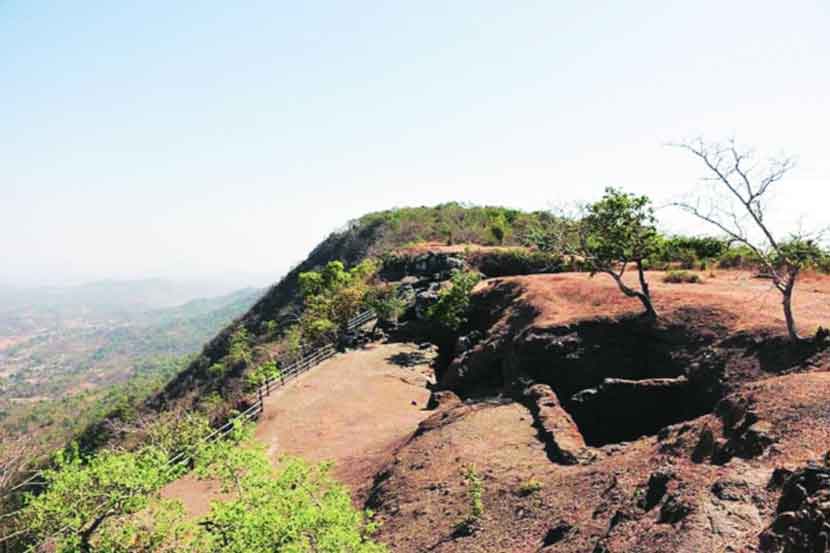 ’ज्येष्ठ गिर्यारोहक हमिदा खान यांनी २० वर्षांपूर्वी काही माहिती प्रसिद्ध करण्याचा प्रयत्न केला होता.