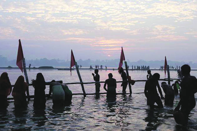 गणेश या दैवताविषयीच्या वेगवेगळ्या वयोमानानुरूप धारणा, आस्तिक्य-नास्तिक्य, राजकीय किंवा सांस्कृतिक भान अशा अनेक गोष्टी या संवेदनांच्या केंद्रस्थानी असतात.