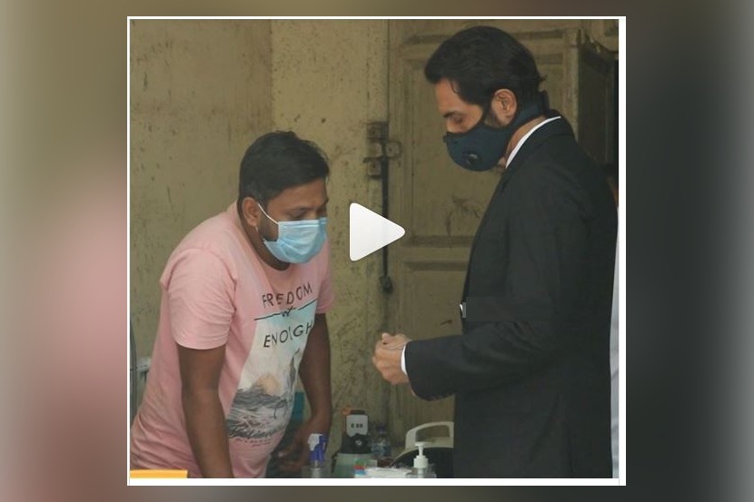 सॅनिटाईझर देणारा व्यक्ती जेव्हा अर्जुन रामपालसमोर शिंकतो..; पाहा चकित करणारा व्हिडीओ