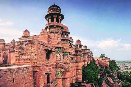 माझी आई आणि तिच्या माहेरकडील पूर्वज हे ग्वाल्हेरचे.