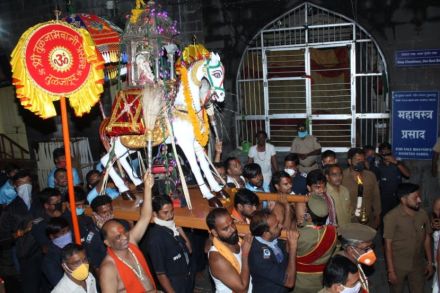 दुसर्‍या माळेला अश्व वाहनावरून तुळजाभवानीचा छबिना उत्सव