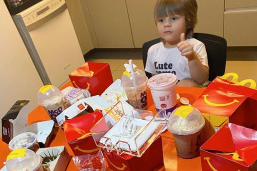 अबब! चार वर्षाच्या मुलाने आईच्या मोबाइलवरुन मागवलं साडे पाच हजाराचं जेवण