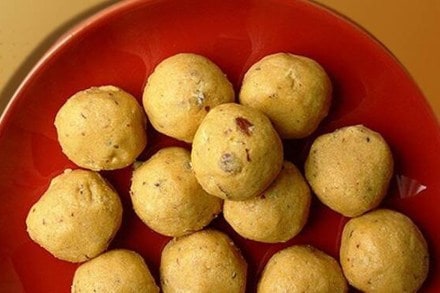 Diwali Recipes : बेसनाचे लाडू करण्याची सोपी पद्धत