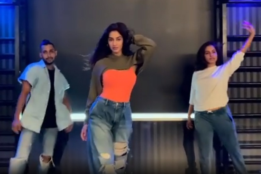 Video : दिशाच्या अफलातून डान्सवर चाहते घायाळ