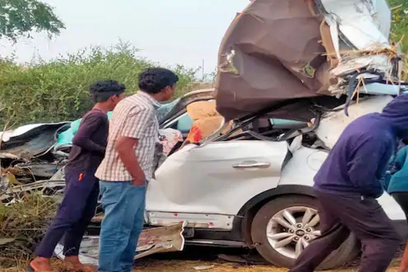 वाढदिवसाची पार्टी करुन परतताना भीषण अपघात, डोळ्यांदेखत चार मित्रांचा मृत्यू