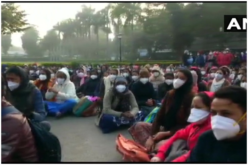 दिल्ली : करोना संकट काळात AIIMS परिचारिका संघटनेचे काम बंद आंदोलन