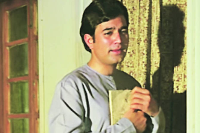 निरोप घेताना या सुंदर मैफलीची सांगता एका तिहाईनं करते. मला भावलेल्या या तीन गाण्यांचा आस्वाद घेत आपण ही मैफल पूर्णत्वाला नेऊ या. 