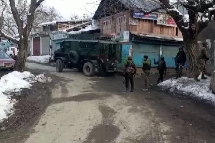 काश्मीर: त्राल सेक्टरमध्ये भारतीय जवानांकडून तीन दहशतवाद्यांचा खात्मा