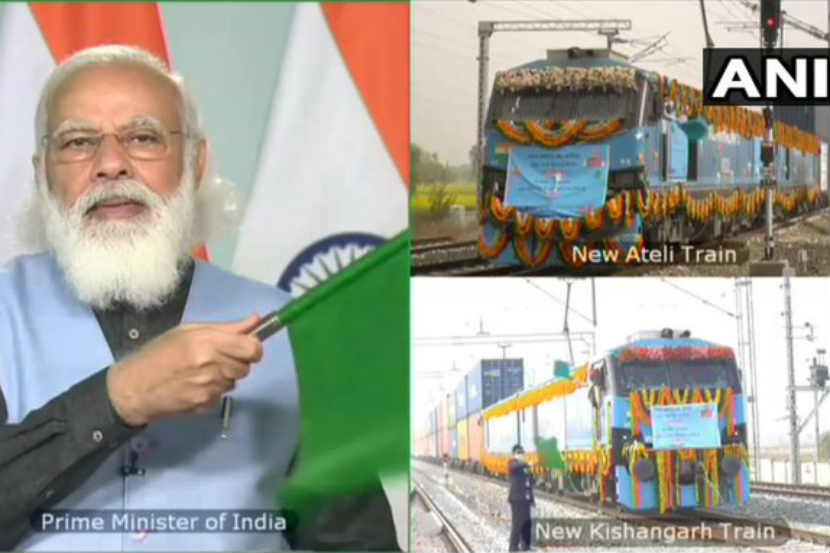 नवी दिल्ली : देशात आज पहिल्यांदाच इलेक्ट्रिक ट्रॅकवरुन १.५ किमी लांबीच्या डबल डेकर मालगाडी धावली. पंतप्रधान नरेंद्र मोदी यांनी या मालगाडीला हिरवा झेंडा दाखवला