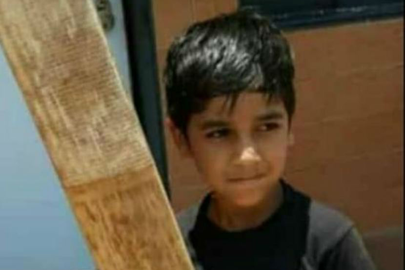 अलिबाग : क्रिकेट खेळताना झालेल्या किरकोळ वादातून प्रेम दळवी या १३ वर्षीय मुलाच्या डोक्यात बॅट मारल्याने त्याचा जागीच मृत्यू झाला.