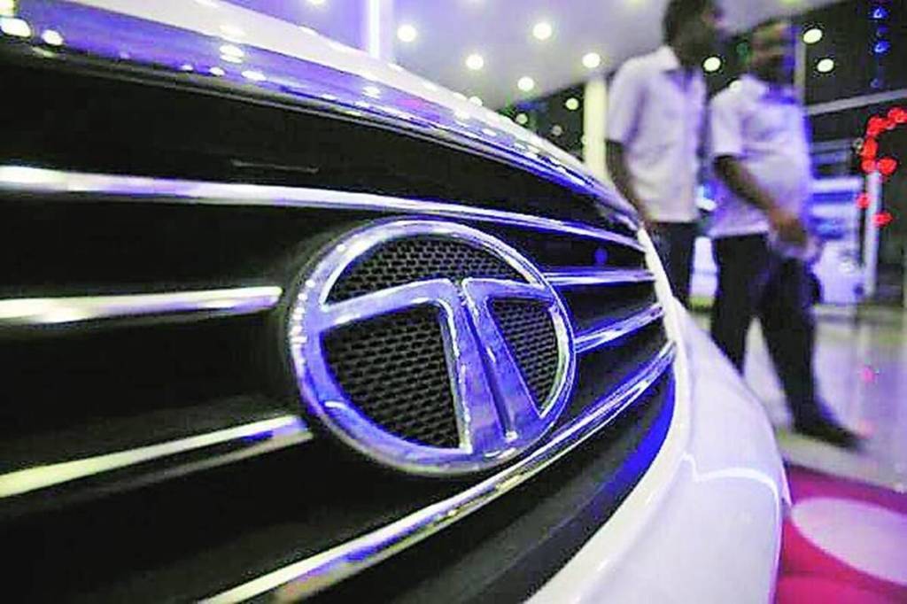 मारुती, महिंद्रानंतर Tata Motors ने दिला झटका; सर्व कारच्या किंमती वाढल्या