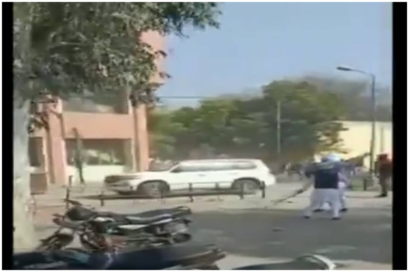 पंजाब – अकाली दलाचे अध्यक्ष सुखबीर बादल यांच्या गाडीवर हल्ला; गोळीबाराचीही घटना