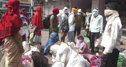 mp workers gather at nagpur bus stand