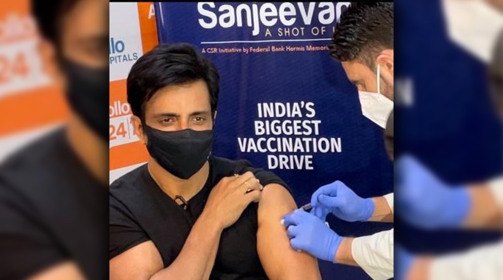 Sonu sood taking vaccine