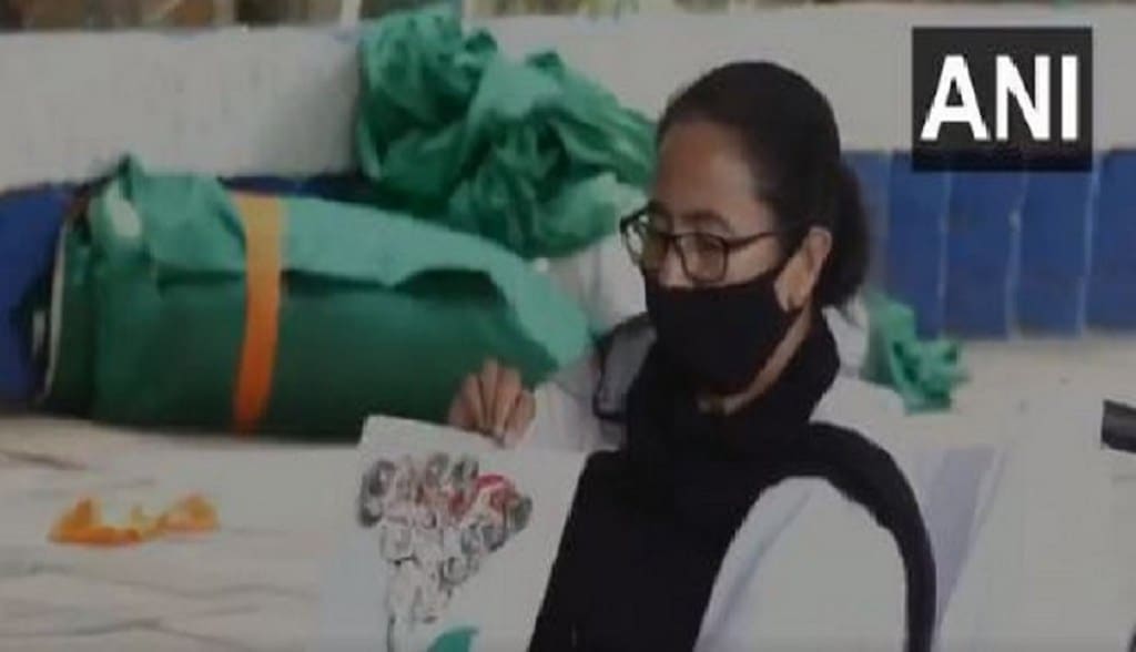 mamata banerjee painting in dharna