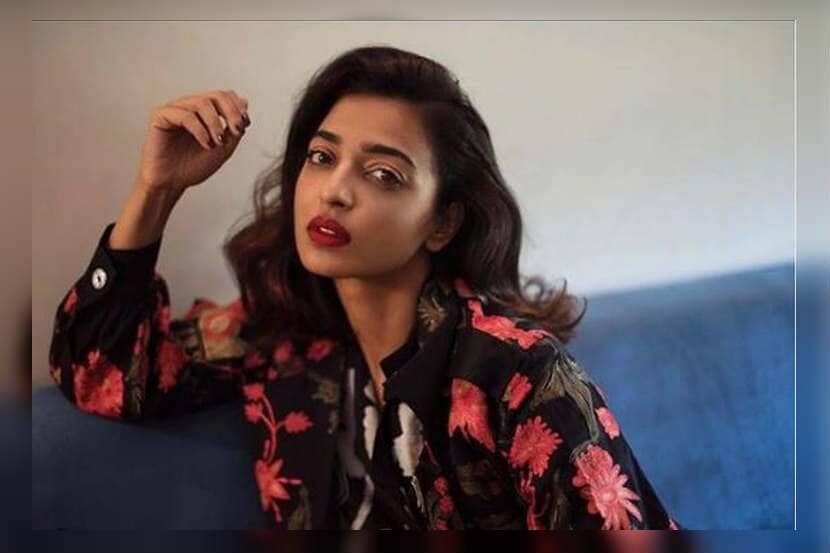 राधिका आपटेची कम्माल….स्कर्टलाच बनवलं लुंगी!