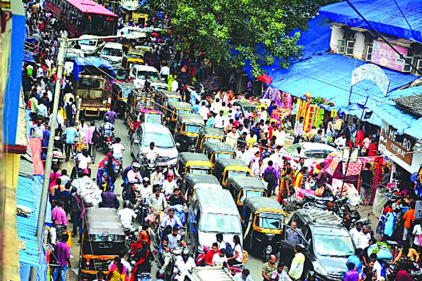 ठाणे शहरातील बाजारपेठेत गर्दी