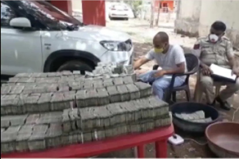 car seized with many crore cash
