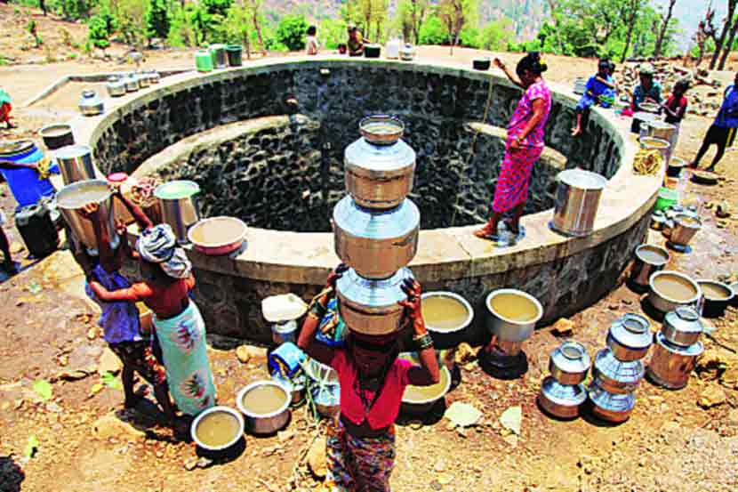 कडक निर्बंध आणि पाणी टंचाईमुळे आदिवासींचे स्थलांतर