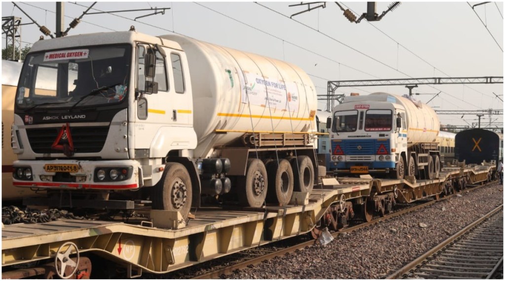 भारतीय रेल्वेने आतापर्यंत २९६० मेट्रीक टन पेक्षा जास्त ऑक्सिजन विविध राज्यांपर्यंत पोहचवला!