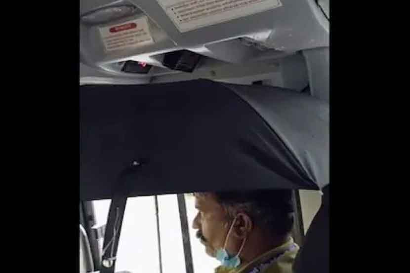 ‘बेस्ट’ बस चालकाची छत्रीसह प्रवास कसरत
