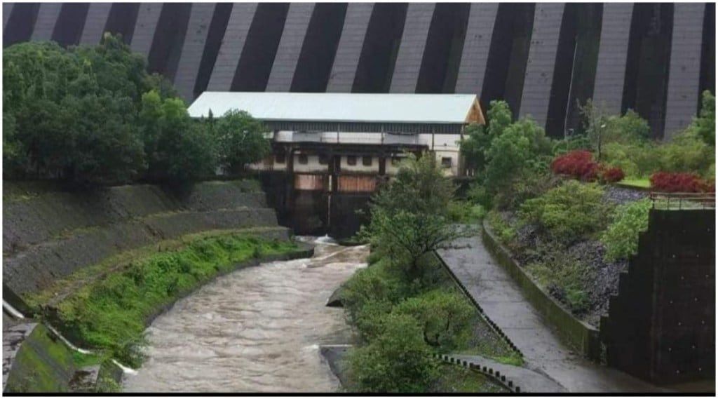 Discharge of 2100 cusecs of water into Koyna river