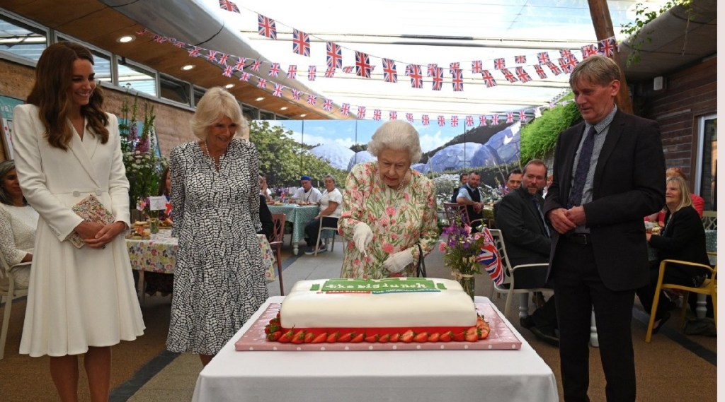 Queen Elizabeth Cuts Cake With Sword