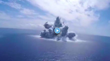 VIDEO US navy What would have happened when 18 thousand kilos of bombs exploded in the sea