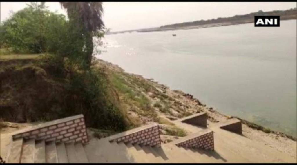 water level rose the bodies buried on the banks of the Ganges floated in up