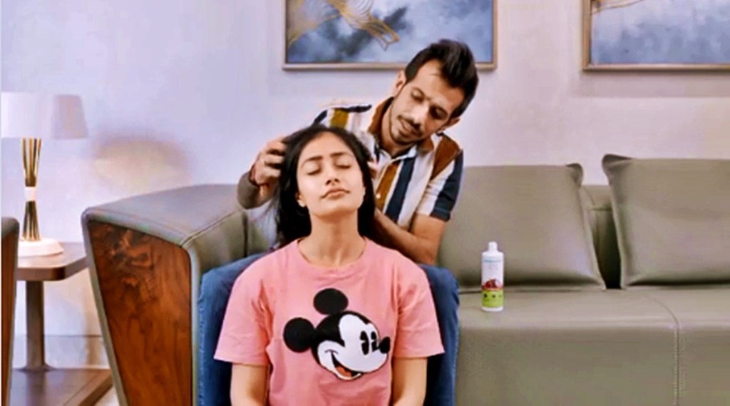 Yuzvendra Chahal and Dhanashree were seen doing hair massage of each other